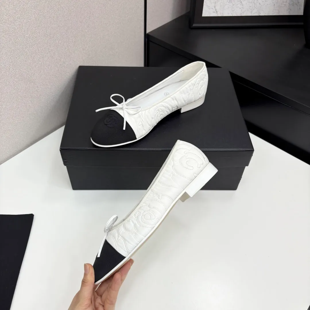 👟👟Ex-factory price 540👟👟 25Fw early spring latest color Chanel Xiaoxiang bow ballet flat shoes Believe me, this is a pair of ballet shoes that can take you to good places🩰 Upper: original lace mesh inner lining: no lining Sole: Italian genuine leather outsole Size: 34-41 regular size (34.40.41 customization is not returnable)